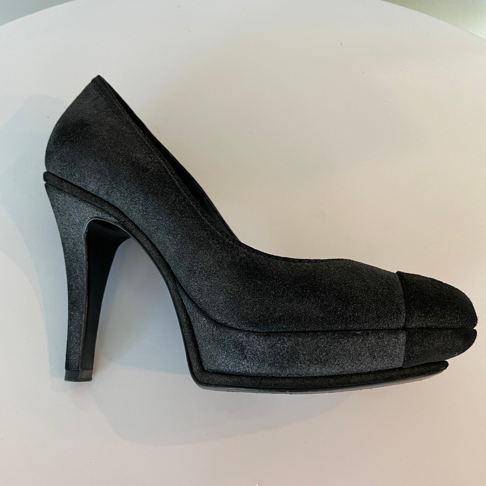 CHANEL CC Logo Metallic Suede Pumps Size 37 - Picture 7 of 16
